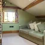 Guest house The Wayside And Whisky Barn 4*