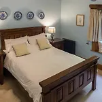 The Wayside And Whisky Barn Guest house 4*
