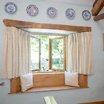 Guest house The Wayside And Whisky Barn