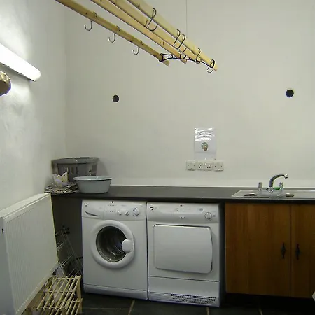 The Wayside And Whisky Barn Pensión