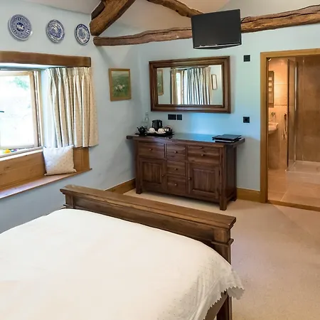 The Wayside And Whisky Barn Whitbeck