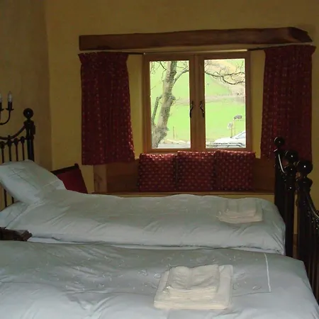 The Wayside And Whisky Barn Pensión 4*