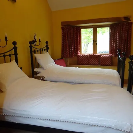 The Wayside And Whisky Barn Pensión 4*