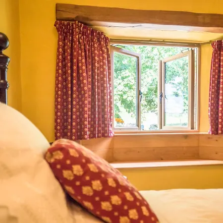 The Wayside And Whisky Barn Whitbeck