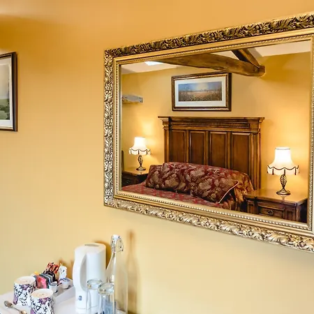 The Wayside And Whisky Barn 4* Whitbeck