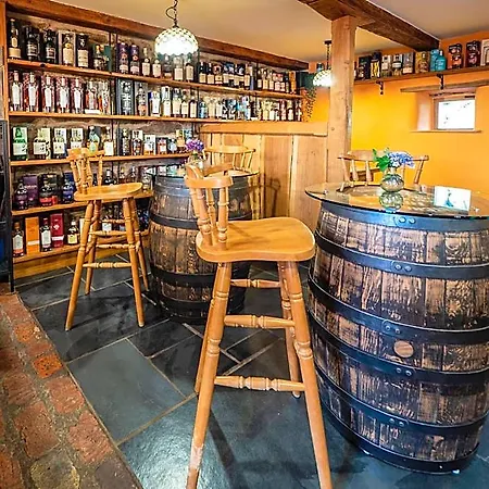 Pensjonat The Wayside And Whisky Barn