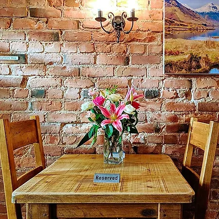 The Wayside And Whisky Barn 4* Whitbeck