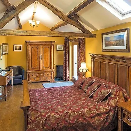 The Wayside And Whisky Barn 4*