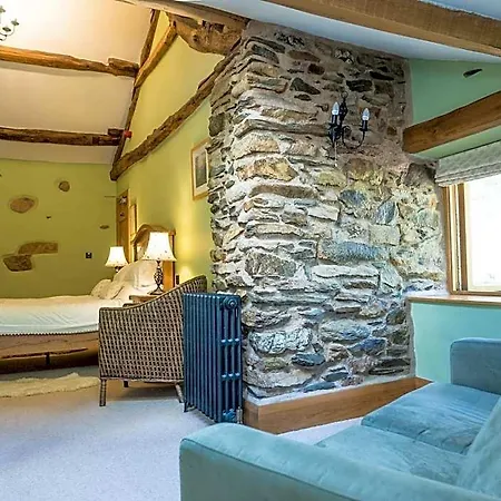 The Wayside And Whisky Barn 4* Whitbeck