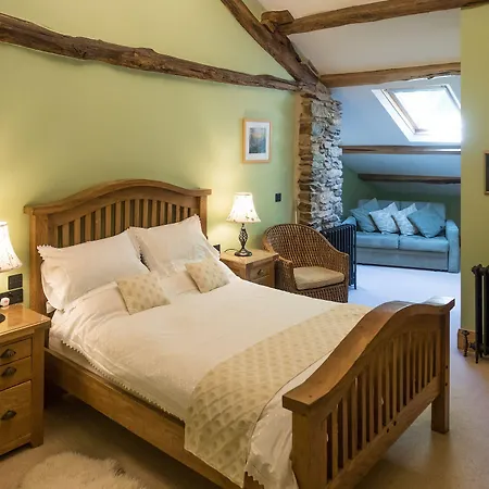 The Wayside And Whisky Barn Whitbeck