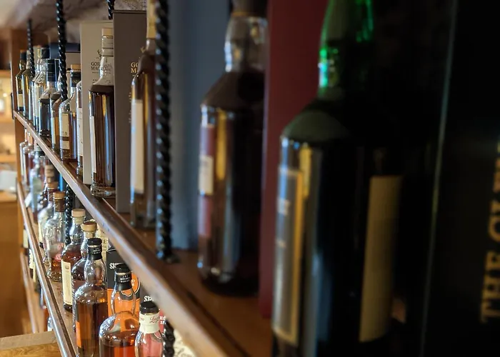 The Wayside And Whisky Barn 4*