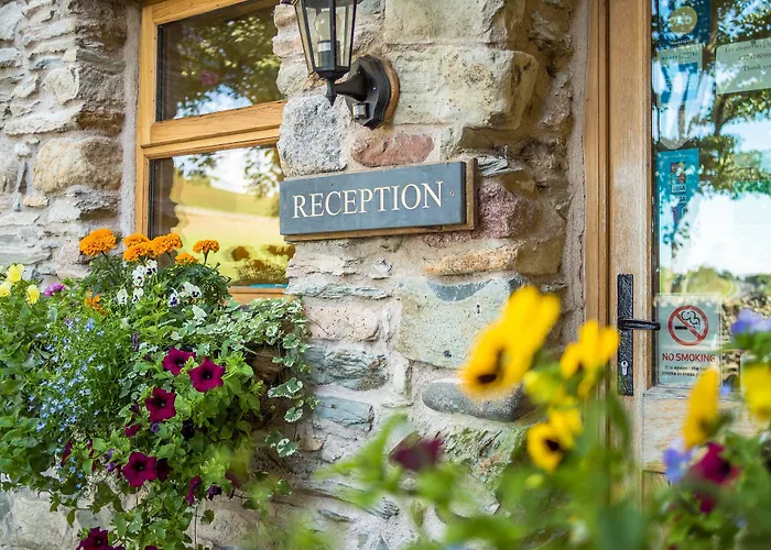 The Wayside And Whisky Barn 4*