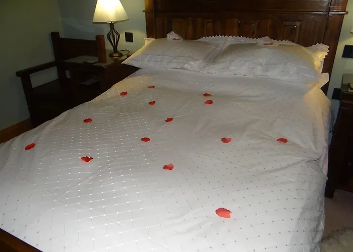 The Wayside And Whisky Barn 4* Whitbeck