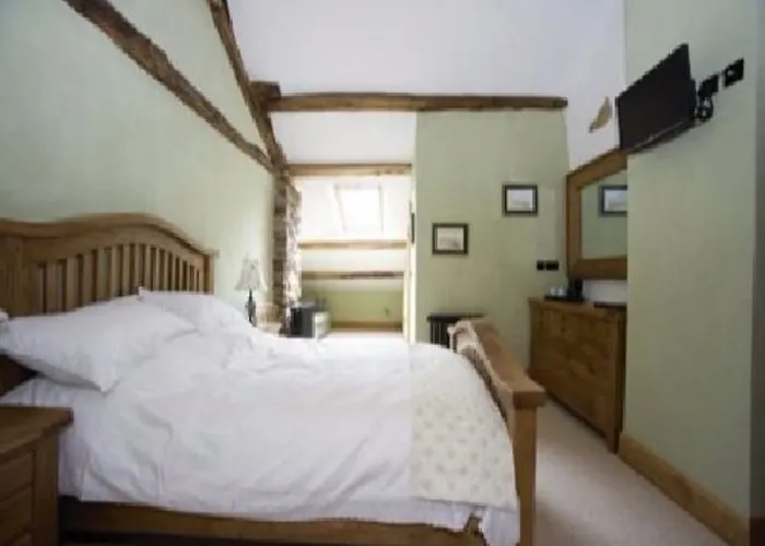 The Wayside And Whisky Barn 4* Whitbeck