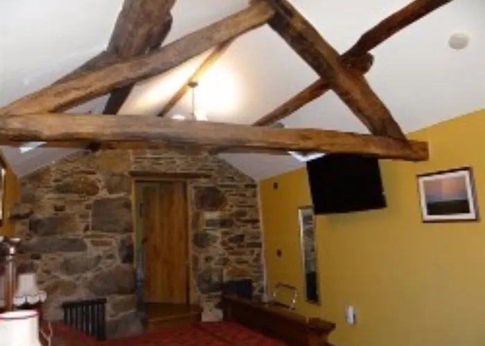 The Wayside And Whisky Barn Whitbeck