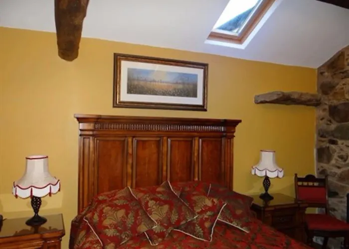 The Wayside And Whisky Barn 4*