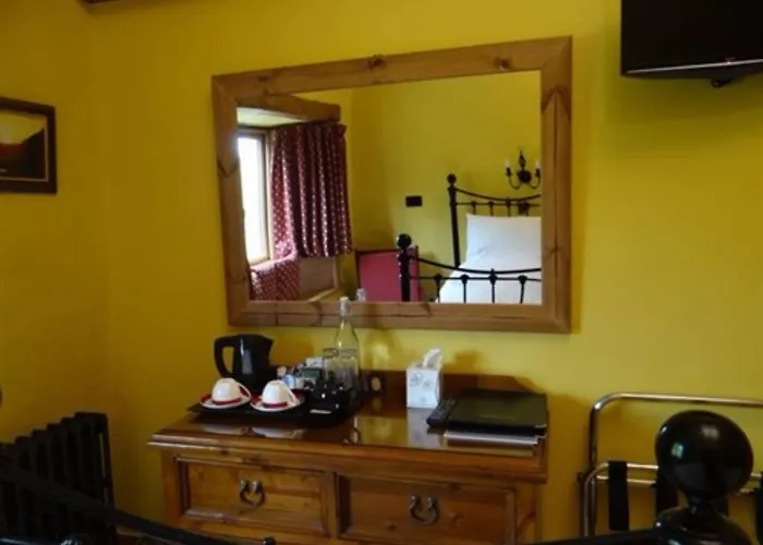 The Wayside And Whisky Barn 4* Whitbeck