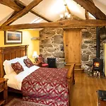 Guest house The Wayside And Whisky Barn 4*
