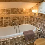 The Wayside And Whisky Barn Guest house 4*