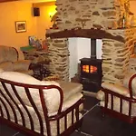 The Wayside And Whisky Barn Guest house Whitbeck