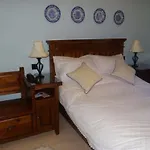 The Wayside And Whisky Barn Guest house 4*