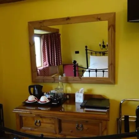 The Wayside And Whisky Barn 4* Whitbeck
